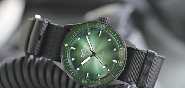 宝珀Mokarran Limited Edition Bathyscaphe 为保护锤头鲨而设（图2）